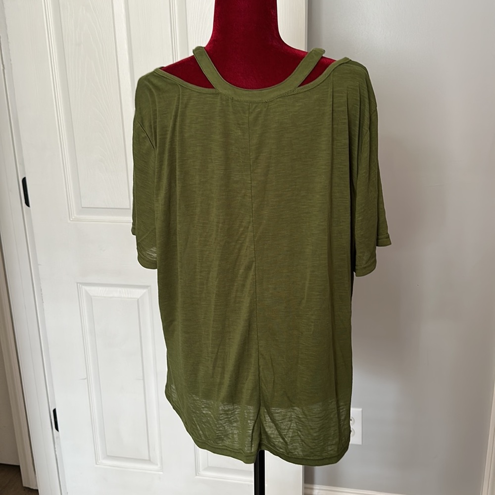Shein top - Picture 2 of 2